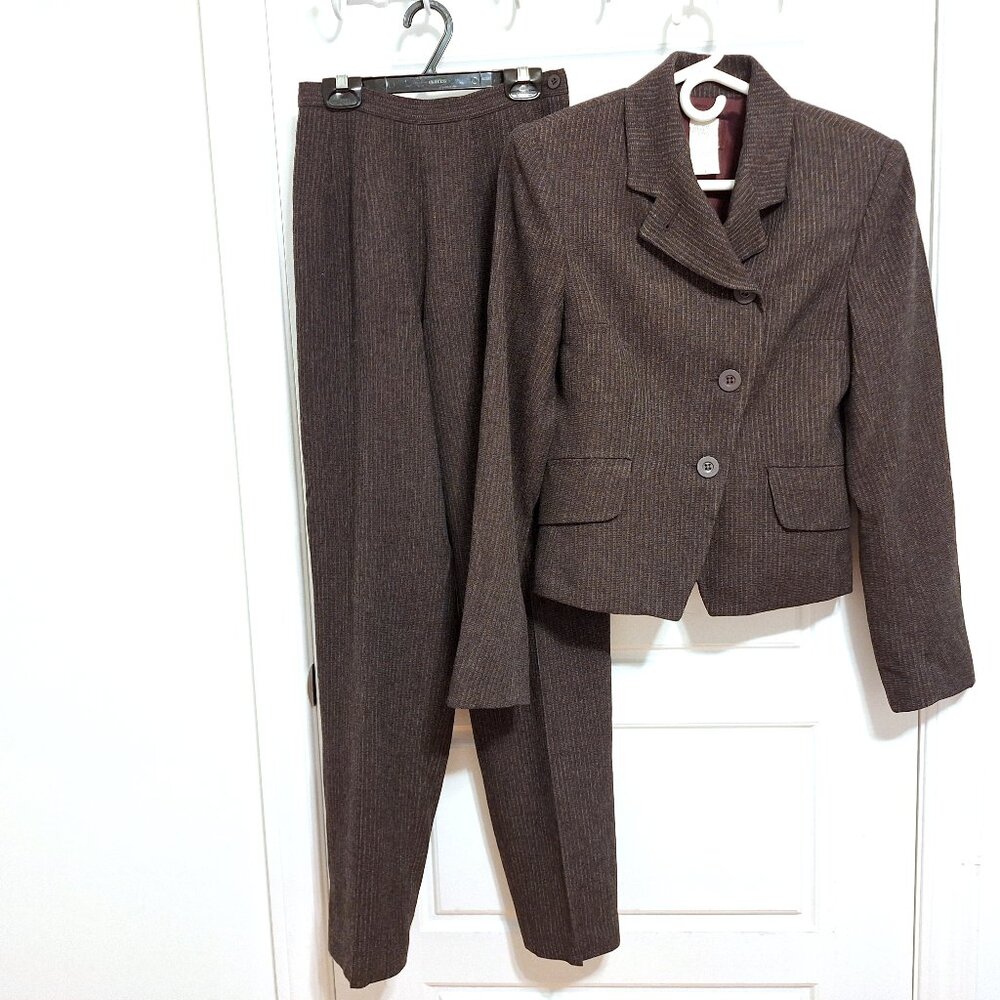 Canadian Made 2 Piece Business Suit size 4 Blazer size 2 Highrise Pants